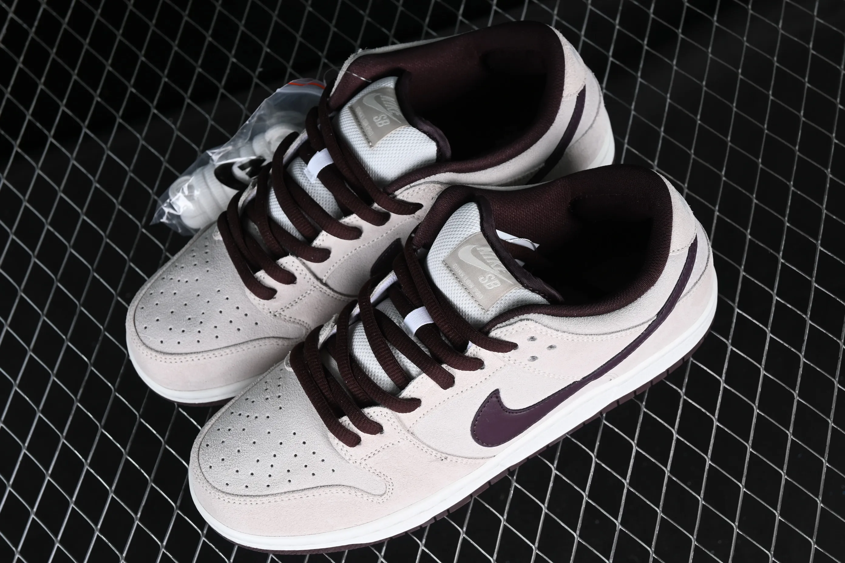 All categories Nk SB Dunk series Nk SB Dunk Low low-top sneakers Nk SB Dunk Low "Desert Sand" dark brown gray low-top series casual sneakers BQ6817-004